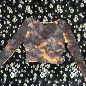 v-neck tie dye long sleeve crop top